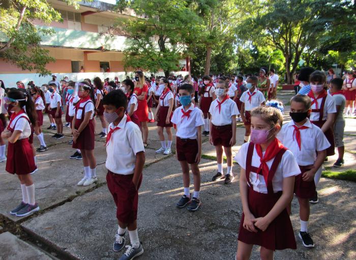 Holguín: alegría en las aulas