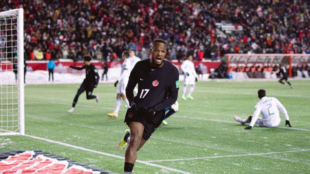 Cyle Larin hizo los dos goles de Canadá. Foto: Federación Canadiense de Fútbol