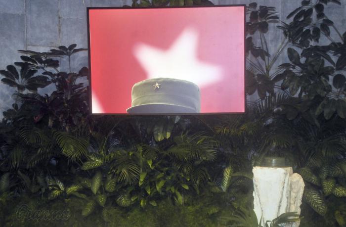 Exposición fotografica sobre el Comandante Fidel Castro Ruz en el memorial Jose Marti.