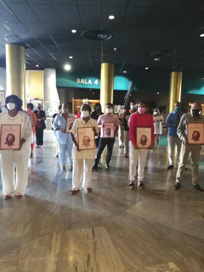 Reciben condición de Proeza Laboral profesores que impartieron teleclases durante la pandemia de la Covid-19.