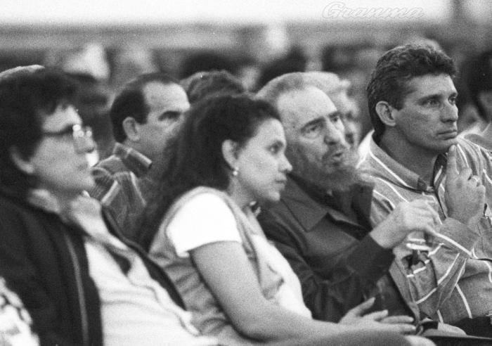 Fidel inaugura escuela de instructores de arte (Manuel Ascunce Domenech) Santa Clara (foto Liborio Noval) 18-2-01
intarte14
Fide4149