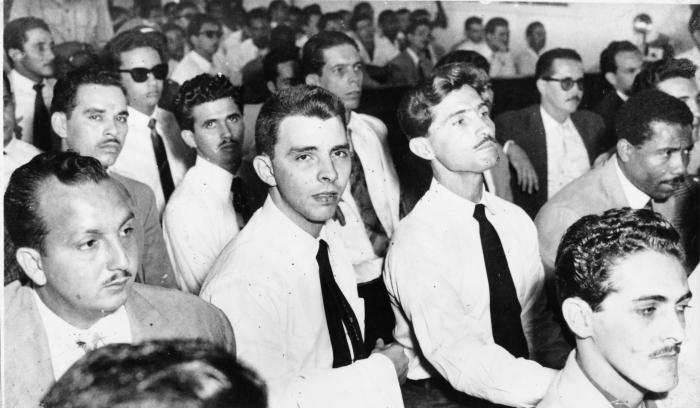 Juicio por la participación en las acciones del 30 de noviembre de 1956 y el desembarco del Granma. De izq. a der.: Lester Rodriguez Pérez, Frank País, Antonio Dario López