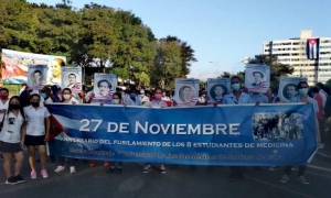 Homenaje a los 8 estudiantes de medicina en Santiago de Cuba