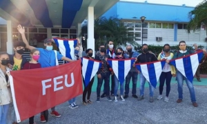 Homenaje a los 8 estudiantes de medicina en Pinar del Río