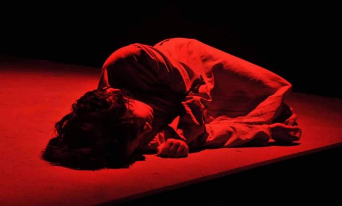 La vida de Enriqueta Favez emerge elocuente de este espectáculo.  
Foto: Maité Fernández Barroso