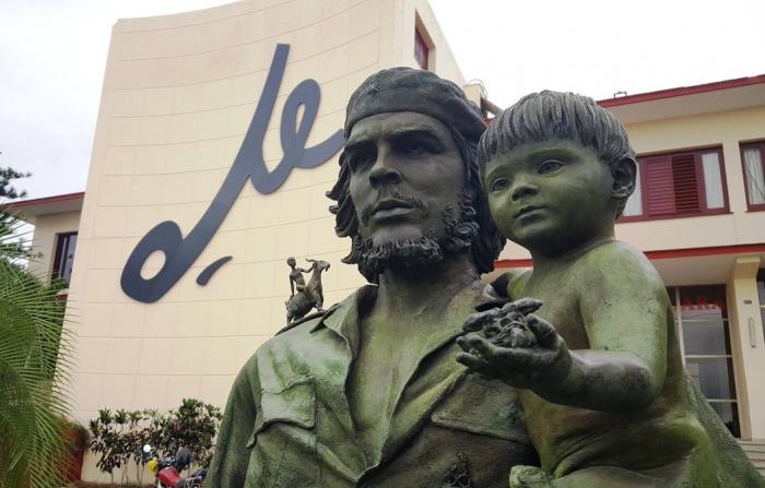 Los revolucionarios deben seguir en el bando de los que «aman y fundan». foto: Freddy Pérez Cabrera 