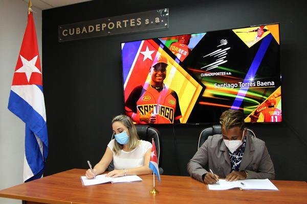 El beisbolista cubano Santiago Torres