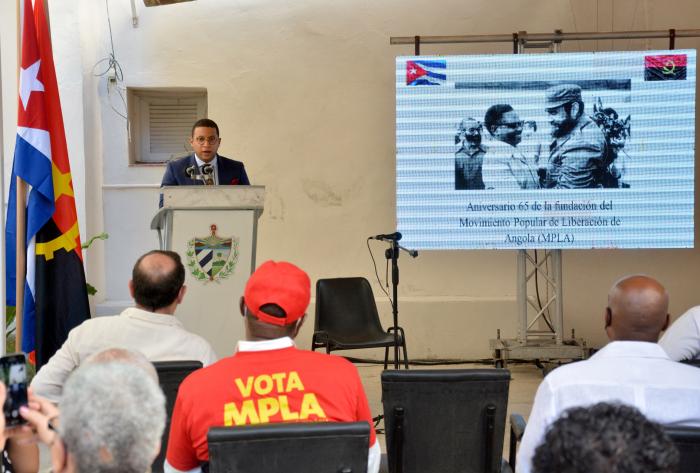 Acto central por el 65 ANV del MPLA de Angola. Presentes 
Yoel Queipo Ruiz Moenbro del Secretariado del PCC, Helio Roberto Masques Dos Santos encargado de negocios de embajada de Angola. Fernando González Llort ICAP y Victor Dreke
