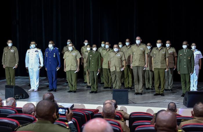 graduación de los cursos de formación académica de posgrado, de las instituciones docentes de nivel superior de las FAR