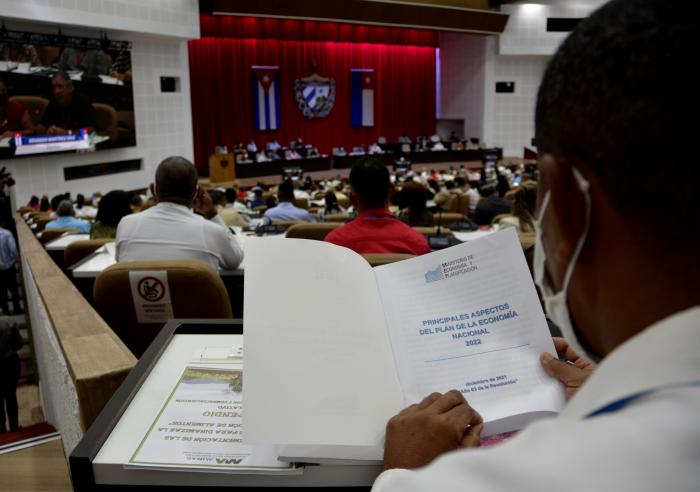8vo Perìodo Ordinario de Sesiones de la IX Legislatura, con la presencia de Miguel Díaz-Canel Bermúdez, Primer Secretario del Partido y Presidente de la República de Cuba; Esteban Lazo Hernández, Presidente de la ANPP y del Consejo de Estado. Plenario
