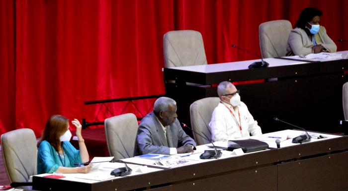 8vo Perìodo Ordinario de Sesiones de la IX Legislatura, con la presencia de Miguel Díaz-Canel Bermúdez, Primer Secretario del Partido y Presidente de la República de Cuba; Esteban Lazo Hernández, Presidente de la ANPP y del Consejo de Estado. Plenario