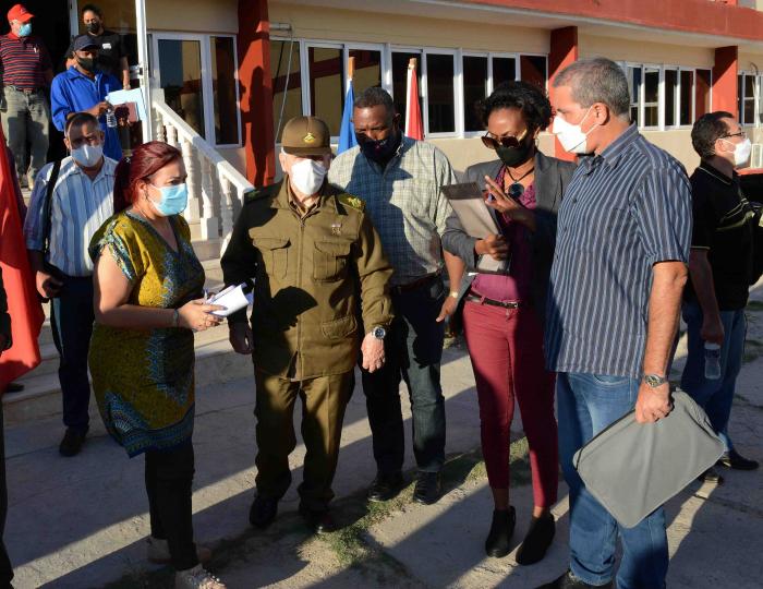 El Comandante de la Revolución Ramiro Valdés Menéndez chequeo la marcha de la inversión que se ejecuta en la fábrica de cemento 26 de Julio, en el municipio de Nuevitas
