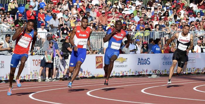 El velocista cubano Roberto Skyers durante la semifinal de los 200 m de los Juegos Panamericanos, de los XVII Juegos Panamericanos, en el Estadio de Atletismo Panamericano