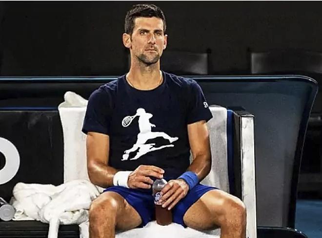 Novak Djokovic se ha visto implicado en un proceso legal por irregularidades en su documentación sanitaria contra la covid-19. Foto: marca.com
