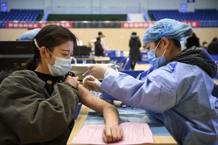 Cerca de 2.930 millones de dosis contra la COVID-19 se han administrado en China
