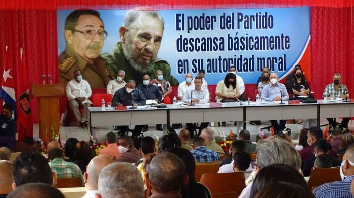 Participa Morales Ojeda en la reunión de balance del Partido en Bayamo