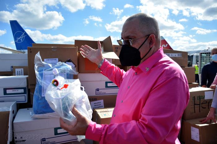 Donación de amigos y cubanos radicados en eeuu Nachito Herrera Músico. Instrumentos musicales, aditamentos médicos