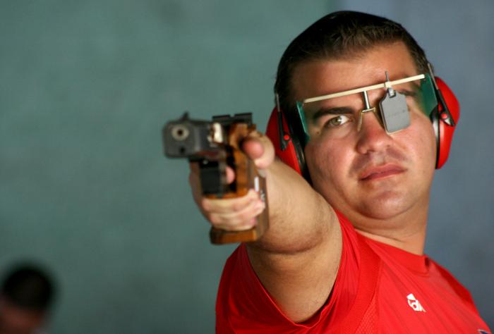 Leuris Pupo, holguinero de 33 años de edad durante la competencia de pistola en la modalidad de tiro rápido, como parte de la V Olimpiada del Deporte Cubano. La Habana, Cuba.

Uris0013