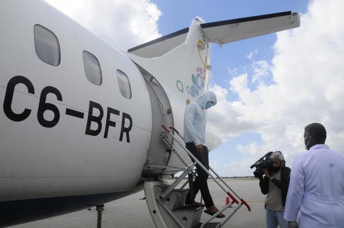 Traslado de grupo de emigrantes reptriados trasladados desde Las Bahamas, desarrollado en la terminal V del aeropuerto José Martí, Wajay, Boyeros