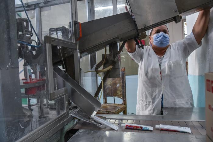 La ueb tiene una capacidad de llenado de 60 tubos de pasta por minuto, e incluso, más. foto: Ariel Cecilio Lemus 