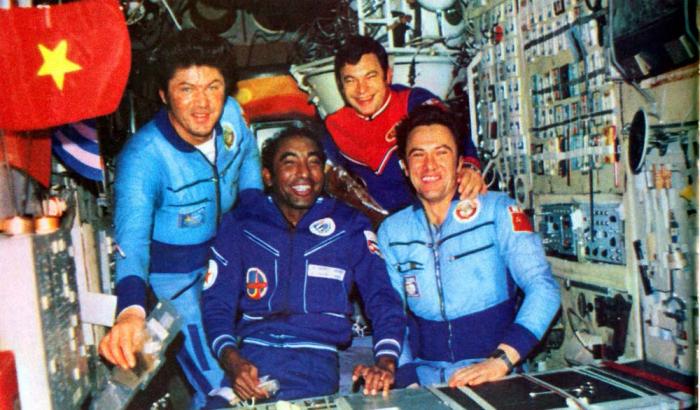 Los cosmanautas Yuri Romanenko, ruso, Arnaldo Tamayo Méndez, Valeri Riumin y Leonid Popov. Vuelo espacial conjunto URSS-CUBA