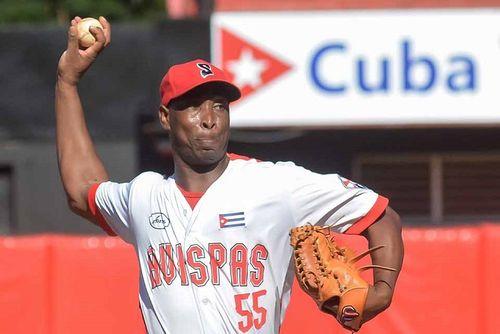 Danny Betancourt, lanzador de Santiago de Cuba, 61 Serie Nacional