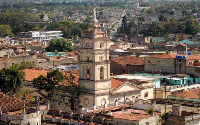 Desde las alturas, los campanarios de las bellas iglesias semejan celosos guardianes de un patrimonio inigualable.
