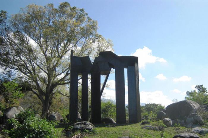 El Prado se alza en medio de una naturaleza fecunda que inicia el ascenso a la Gran Piedra y a la Reserva de la Biosfera homónima.