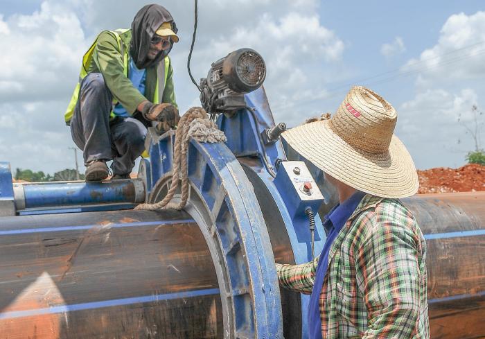Por el impacto de su actividad, la sensibilidad debe ser una condición intrínseca en los trabajadores de Recursos Hidráulicos, especialmente en los militantes del Partido del ramo. Foto: José M. Correa