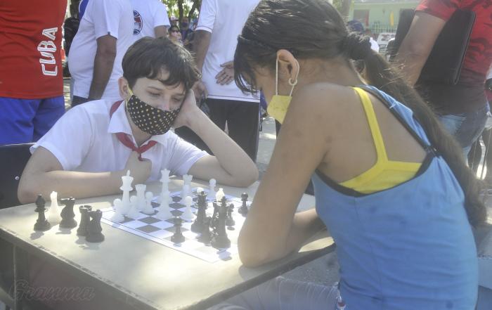 Practica de ajedrez en edad escolar.