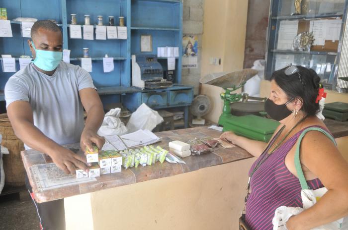 Proteccion contra el coronavirus, covid-19, comercio bodega de la calle General Suarez.