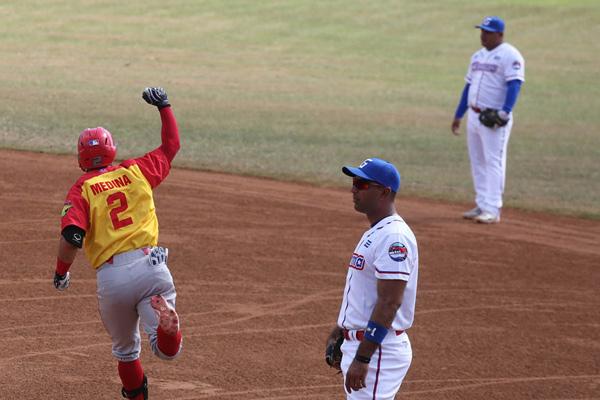 Anibal Medina es uno de los líderes jonronero de la 61 Serie Nacional