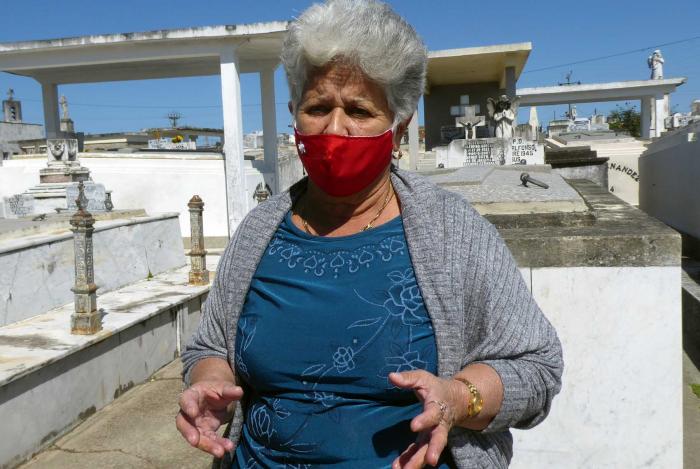 «Por nuestro trabajo, acompañamos a las personas en el último adiós a sus seres queridos», dice María Luisa Páez. Foto del autor