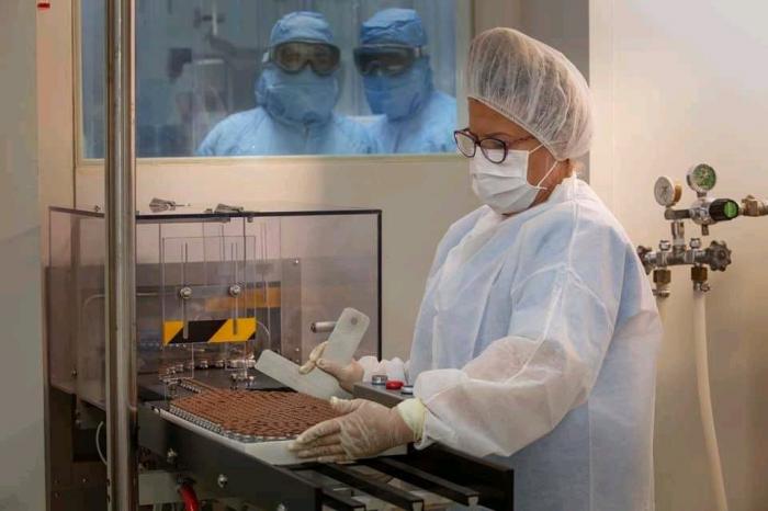 Hay que felicitar al Comité de Innovación por todo el trabajo que ha hecho en este tiempo, valoró Díaz-Canel. Foto: Biocubafarma	
