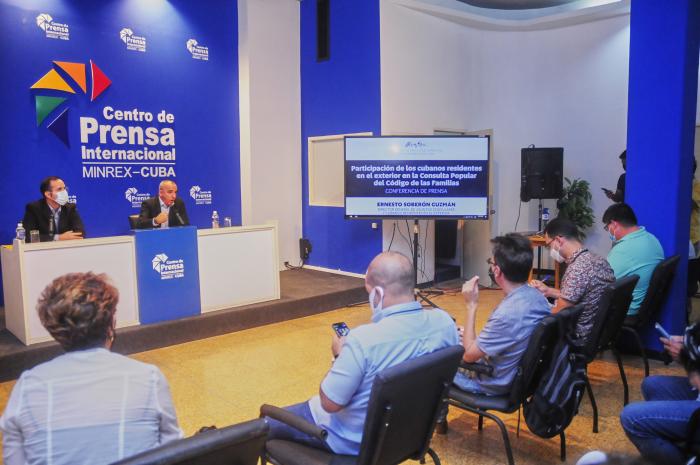 Conferencia de prensa de Ernesto Soberón, Director General de Asuntos consulares y cubanos en el exterior, sobre la participación de los cubanos residentes en el exterior 