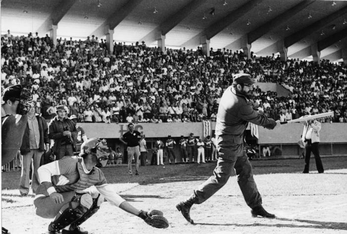 Fidel en la inauguraciòn del Estadio Victoria de Giròn, Matanzas. Foto:Ernesto Calderìn, 20 de febrero de 1977. Actividades Diversas 1977.