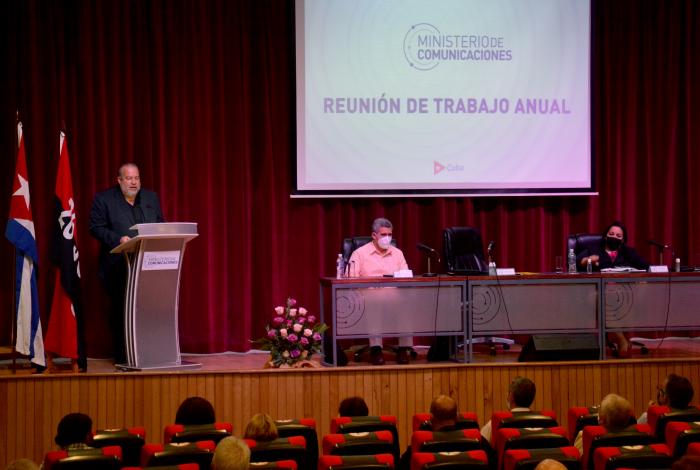 Balance anual de ministerio de las comunicaciones. Primer Ministros Marrero hace las conclusiones, José Luis Perdomo Viceprimer Ministro y Mayra Arevich Marín ministra de las comunicaciones