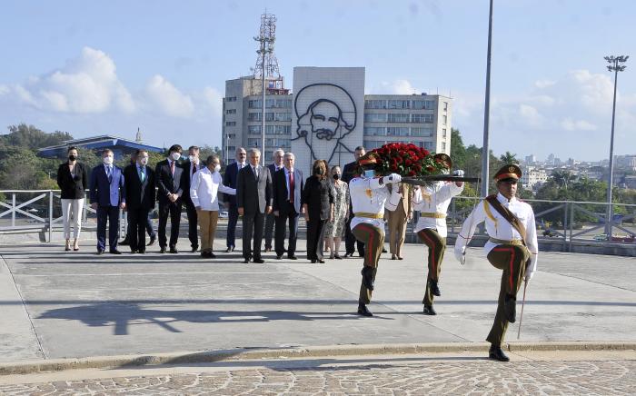 Ofrenda floral a Jose Martí por el Excmo. Sr. Vyacheslav Volodin,Presidente de la Duma Estatal de la Asamblea Federal de la Federación de Rusia.