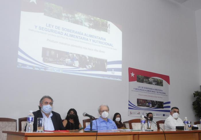 Audiencia legislativa sobre el anteproyecto de Soberanía Alimentaria y Seguridad Alimentaria y Nutricional, presidido por Ramón O. Aguilar Betancourt, Presidente de la Comisión Agroalimentaria de la Asamblea Nacional de Poder Popular