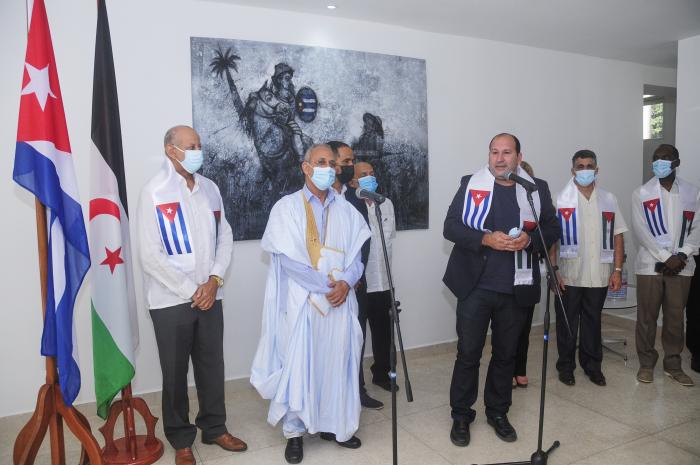 Acto de donación por el gobierno cubano a la República Arabe Saharaui 