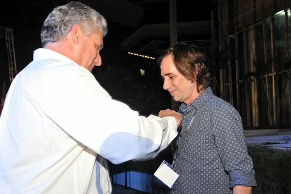 Ernesto Rancaño junto al Presidente Miguel Díaz-Canel. foto: abel ernesto