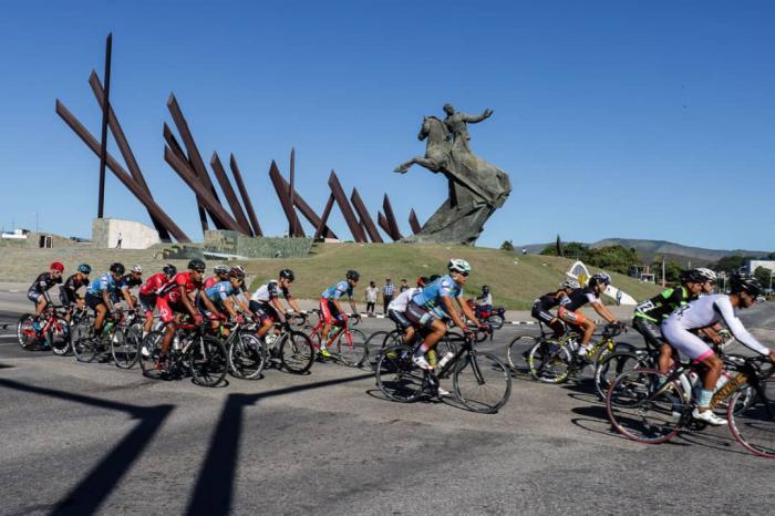 vuelta-cuba-ciclismo-bayamo-febrero2022