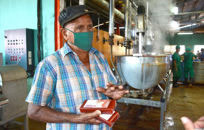 El secreto para lograr excelencia en la calidad está «en las frutas frescas y en un poco de maldad guajira».foto: Osvaldo Gutiérrez Gómez