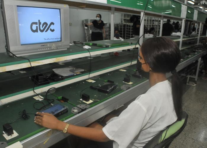 Empresa Industrial Electronica Comandante Camilio Cienfuego ,fabrica de receptor de televicion digital de alta definicion,mas conocido como cajita digital.