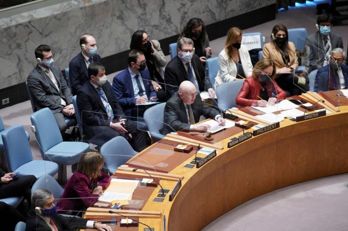 El embajador de Rusia, Vasili Nebenzia, presidió la reunión del Consejo de Seguridad, este domingo en Nueva York. 