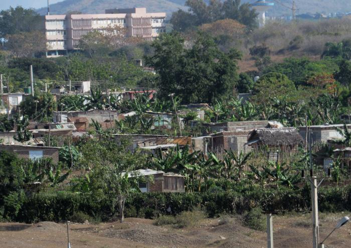 En el barrio Rina Pacheco surgieron nuevas viviendas ilegales en sitios donde fueron demolidas otras con igual estatus. foto del autor
