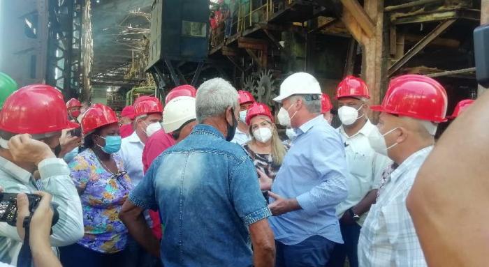 El Primer Secretario del Partido Miguel Díaz-Canel Bermúdez , la empresa estatal socialista