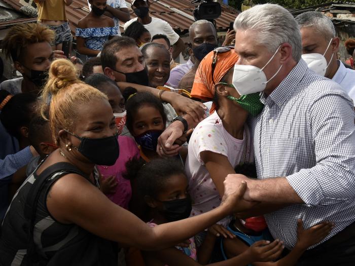 Miguel Díaz-Canel Bermúdez ha señalado que el que no se sensibilice con los temas de los barrios no se sensibiliza con nada