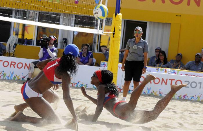 En Ciego de Ávila se juega la segunda fase del circuito nacional de voleibol de playa. 
Foto: roberto morejón