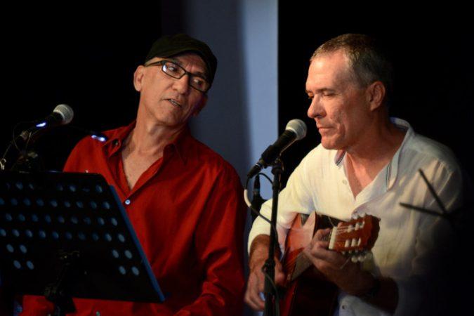Cantar los cuarenta, un libro por el aniversario 40 de Los Novo  